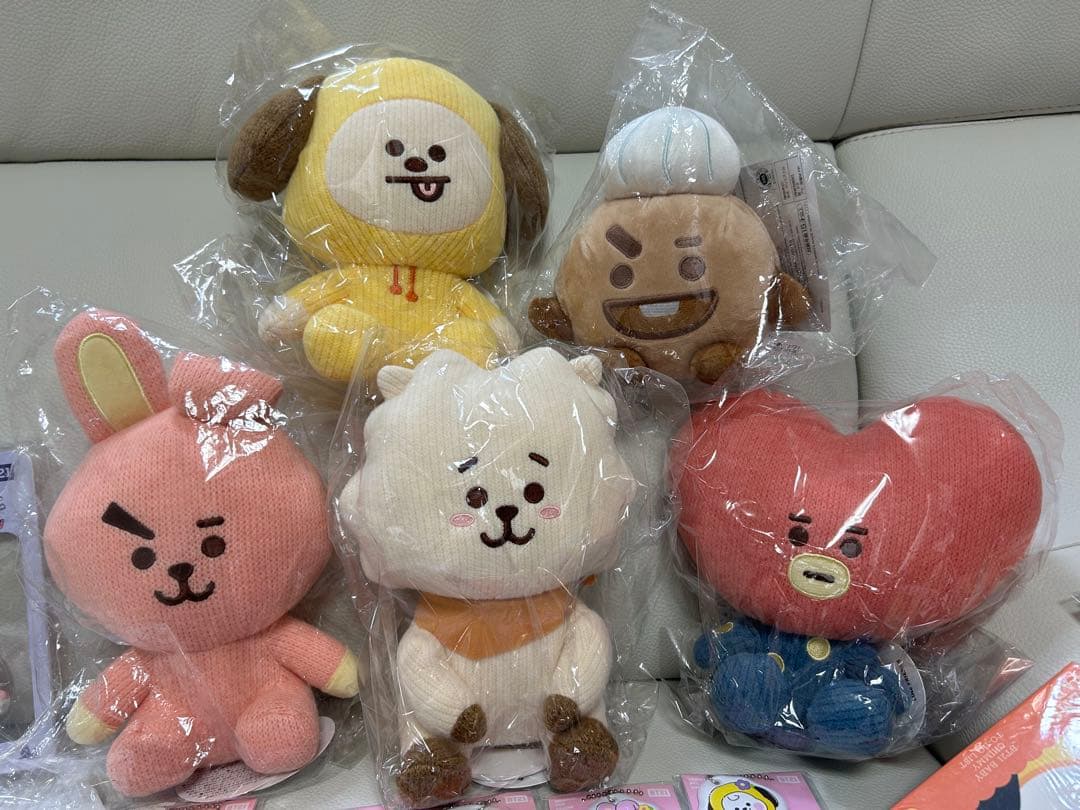 BTS bt21 ぬいぐるみ　フォト　缶バッジ　シール