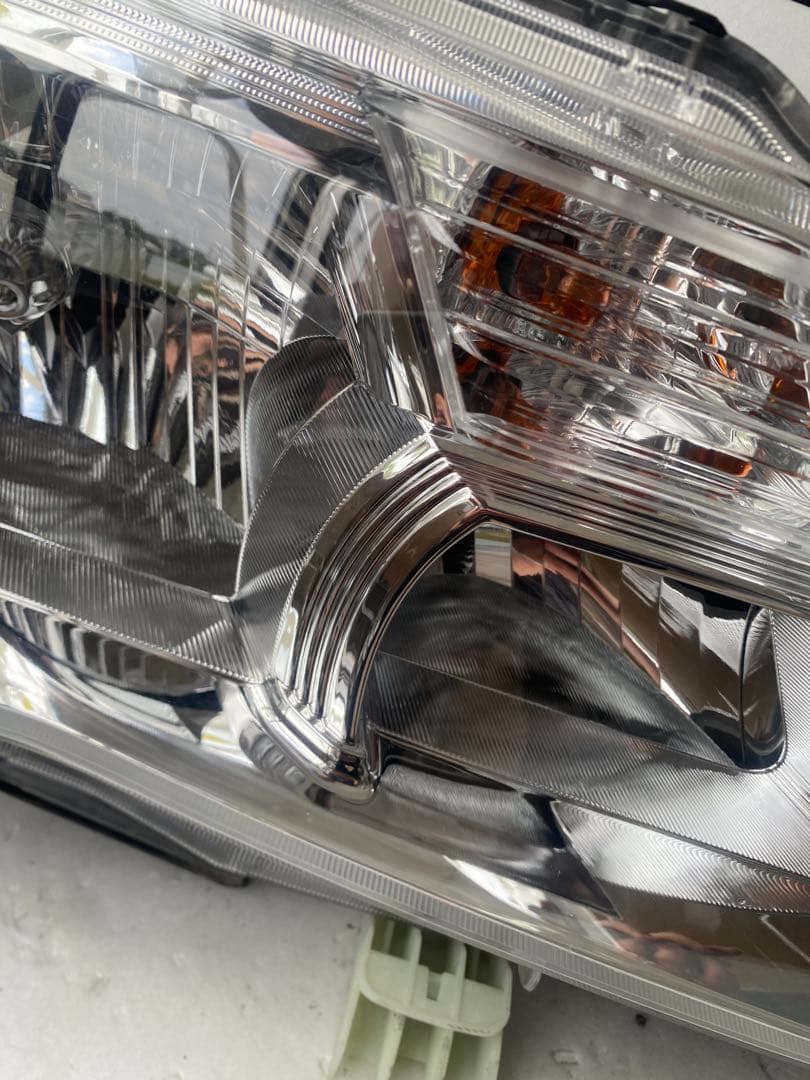 日産 セレナ C26 前期 純正ヘッドライト 左右セット ハロゲン 中古