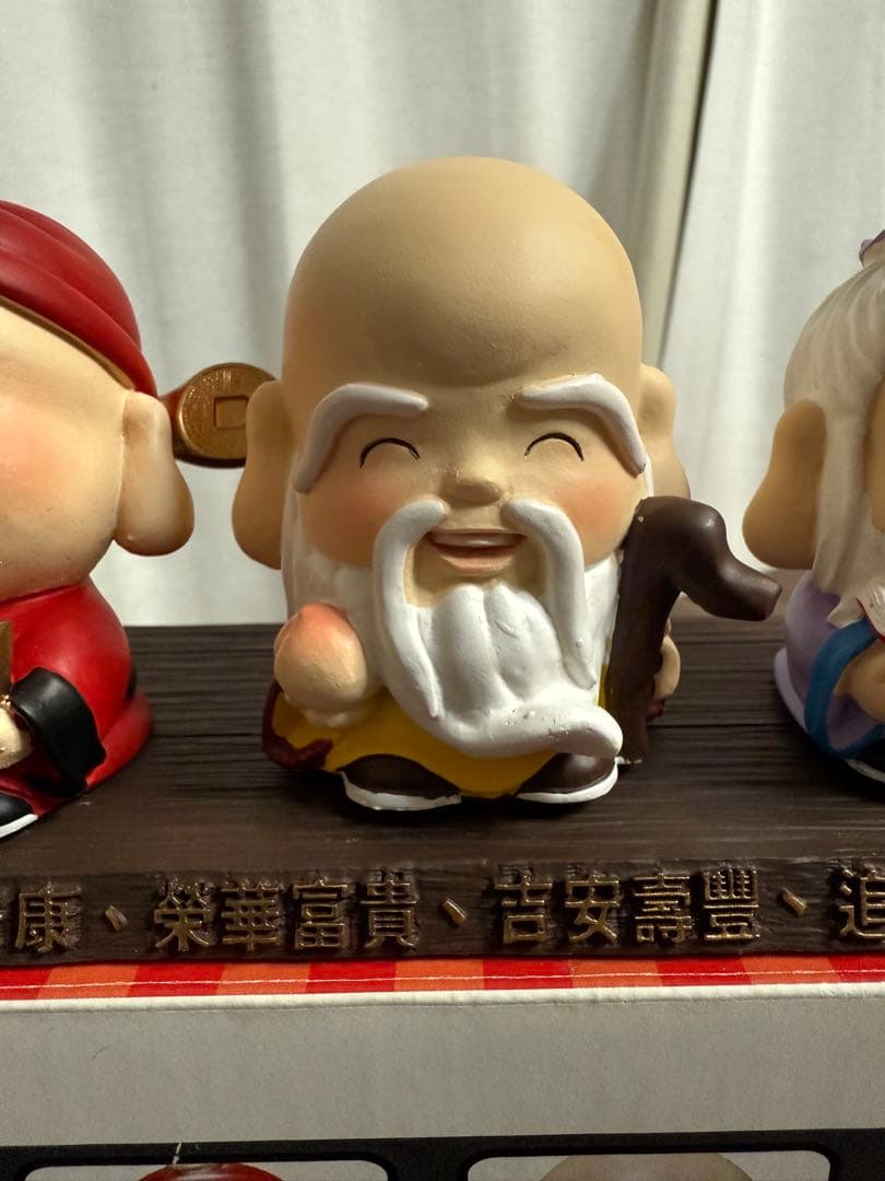 四つの神様の陶器製置物セット