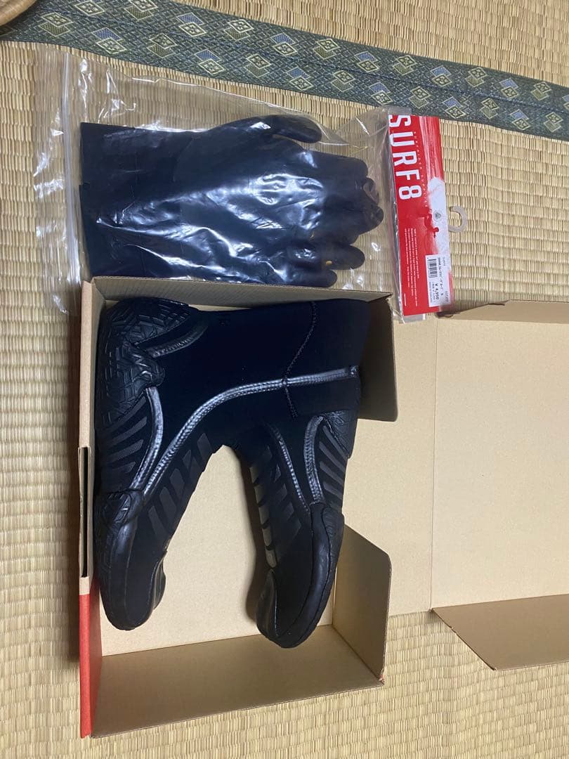 新品未使用！　SURF8 サーフィン用手袋とブーツセット