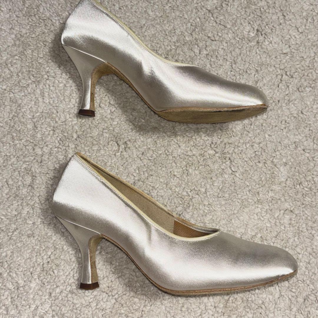 美品　社交ダンス　モダン　シューズ　サテン　ホワイト　ヒール7cm 21.5cm