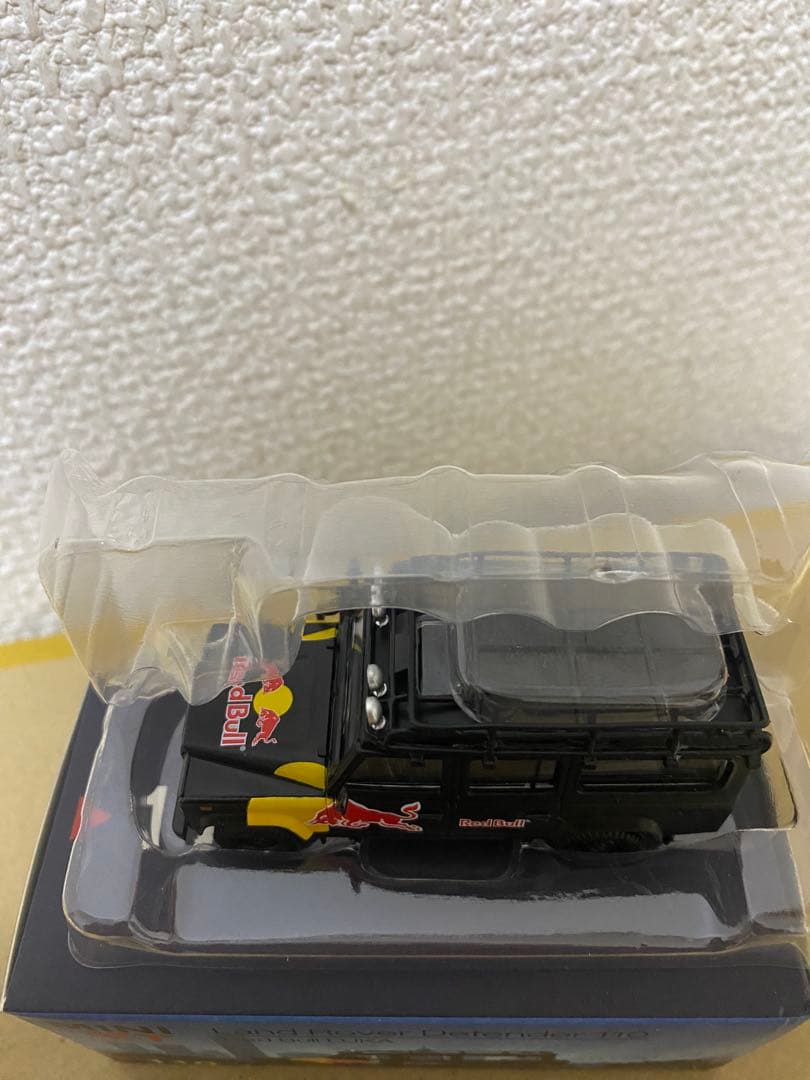 MINIGT 1/64 #110 ランドローバー ディフェンダ110 レッドブル