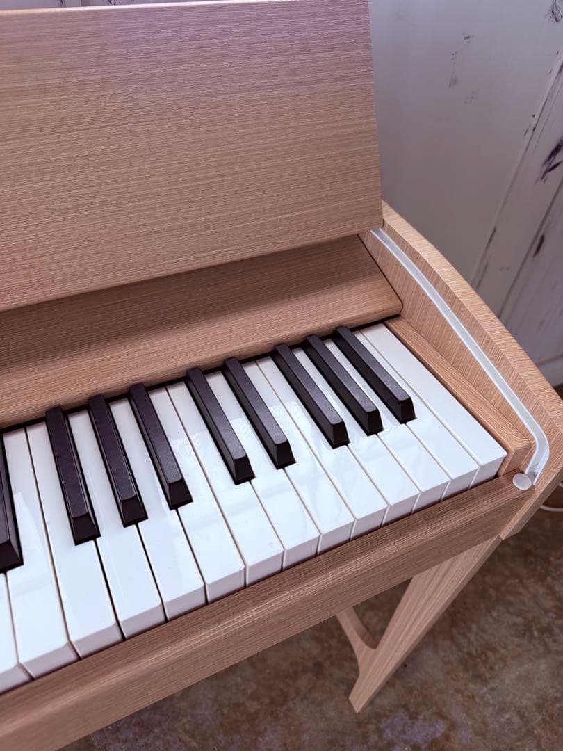 電子ピアノ88鍵盤　スライドカバー　３本ペダル　ハンマーアクション鍵盤