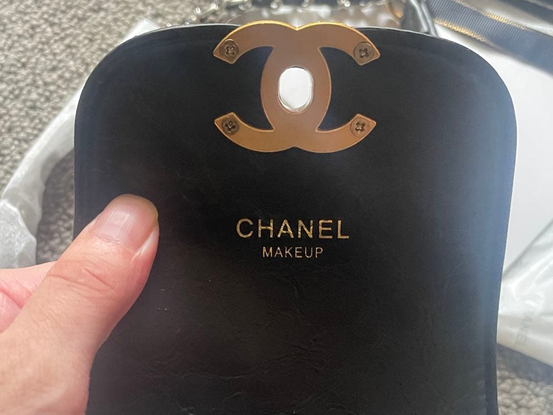 CHANEL ノベルティ　マルチポシェット＆ポーチ