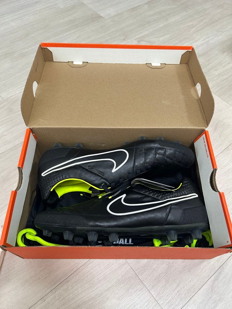 NIKEティエンポレジェンド V HG-E 29.5cm