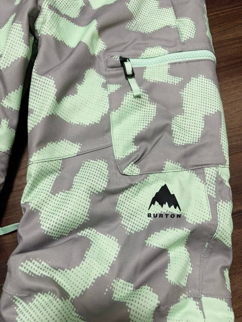 新品　BURTON キッズ　スノーボードパンツ スキーウェア カモフラ柄