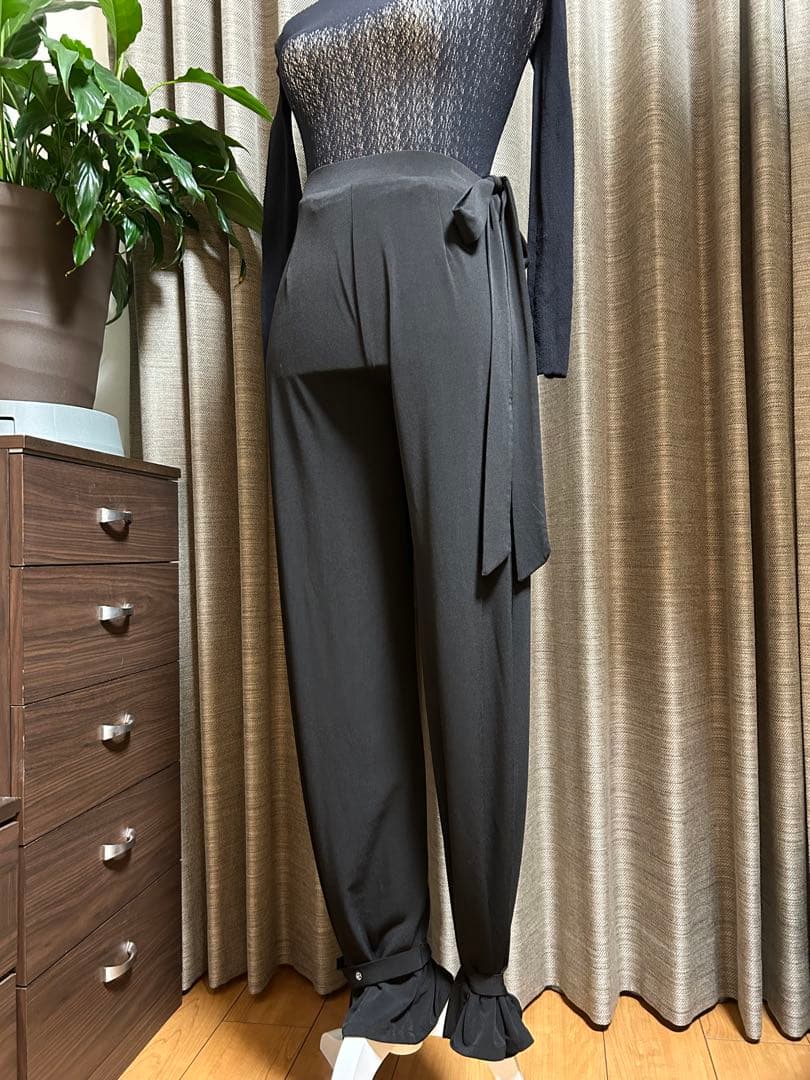【美品】社交ダンス　練習用スラックス　白樺ドレス　黒　裾止めあり　S-M