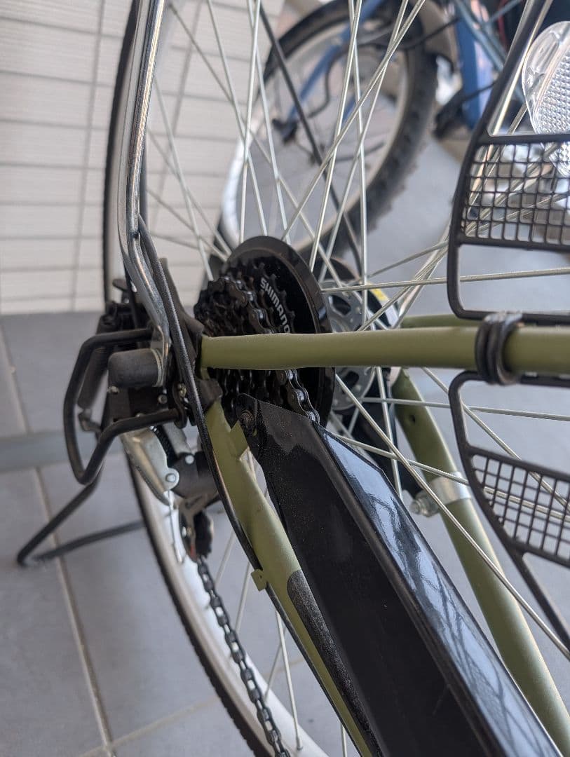 かもめ【引取限定】オリーブグリーン シティサイクル 前後バスケット付き26