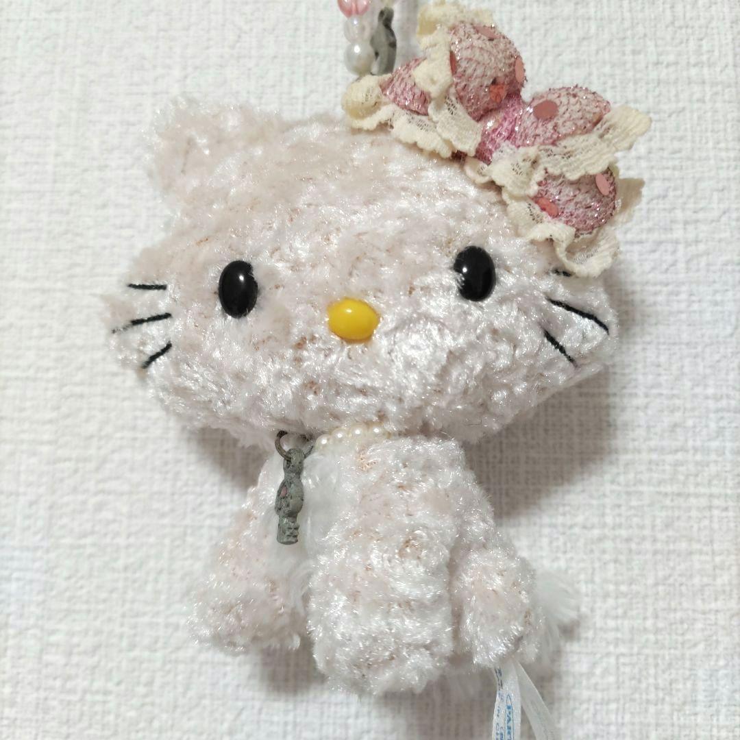 66　チャーミーキティ　ビーズ付きぬいぐるみ