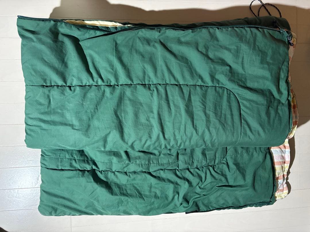 緑色ストライプ寝袋 キャンプ用品