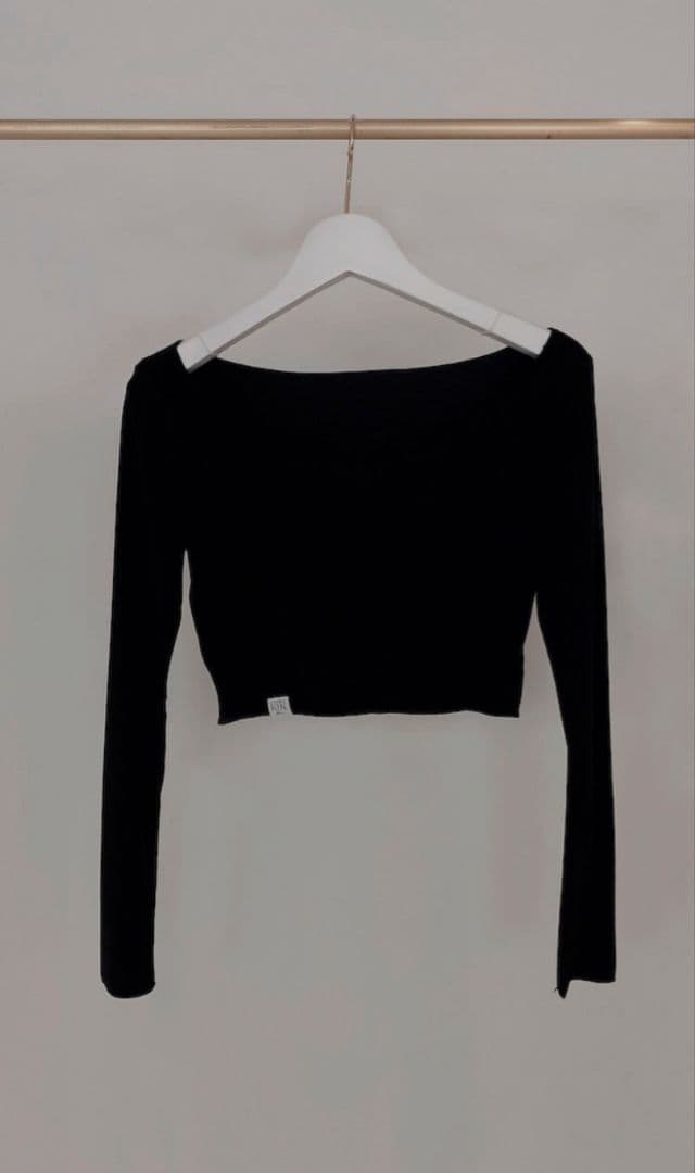 新品リチューンround tops black スティナstina