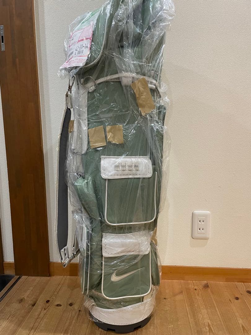 Nike グリーンキャディバッグ　ハーフセット
