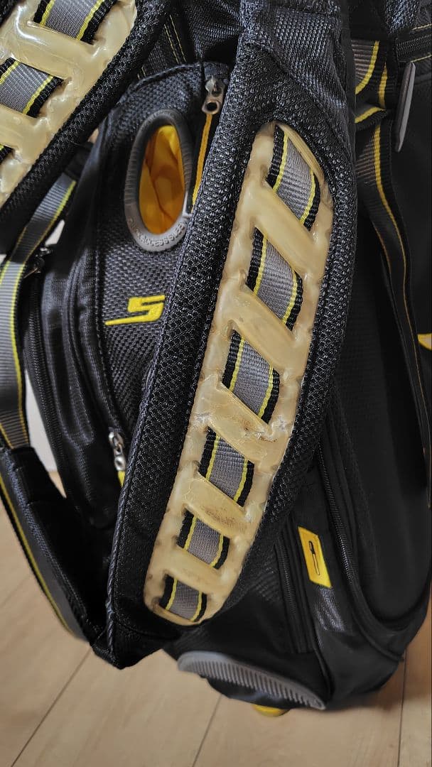チ*ル様 Nike スタンド付キャディバッグ SasQuatch黒/黄色 14分