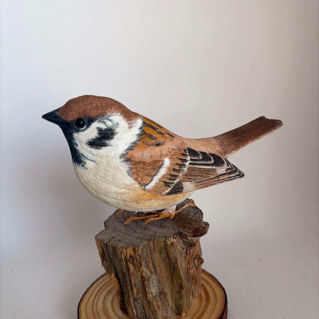 一点物.スズメ　バードカービング　野鳥彫刻　リアル木彫りの野鳥　ハンドメイド