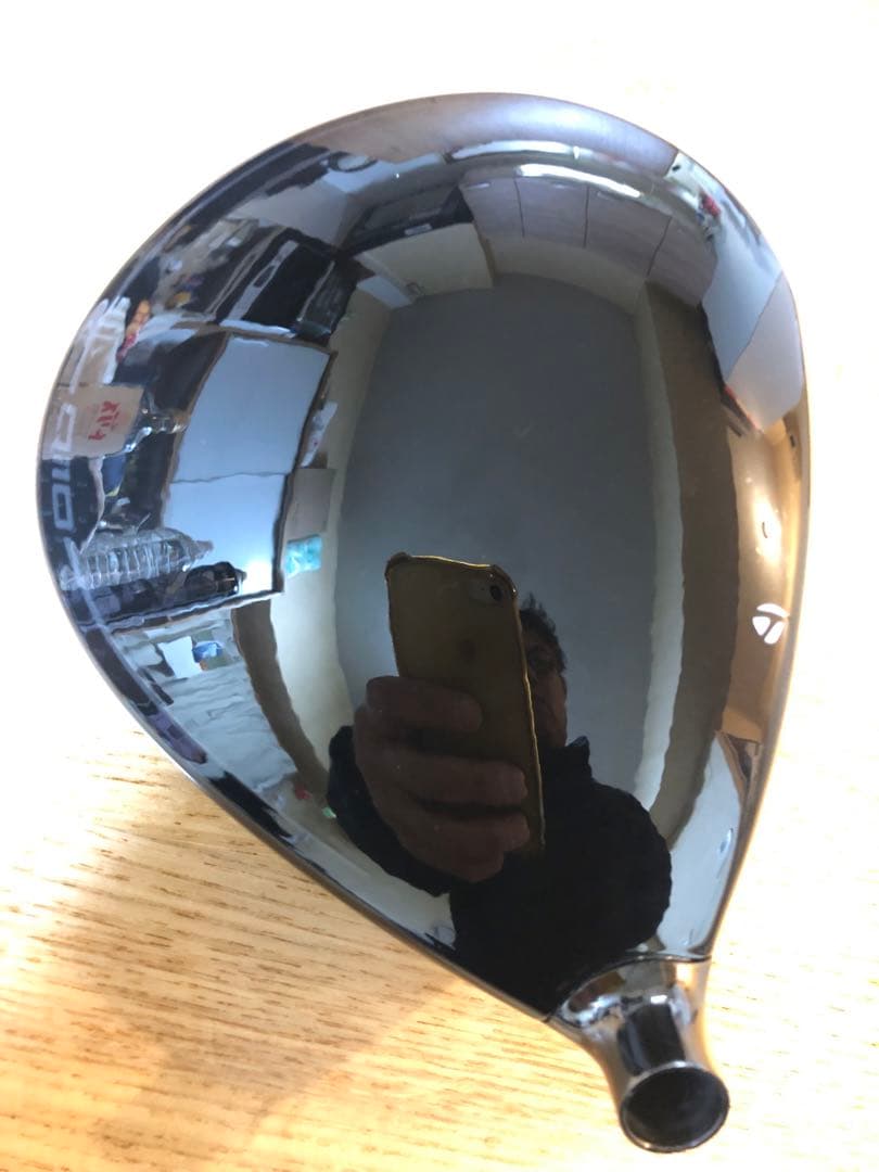 左）TaylorMade Qi10 10.5ドライバーヘッド＋ヘッドカバー付き