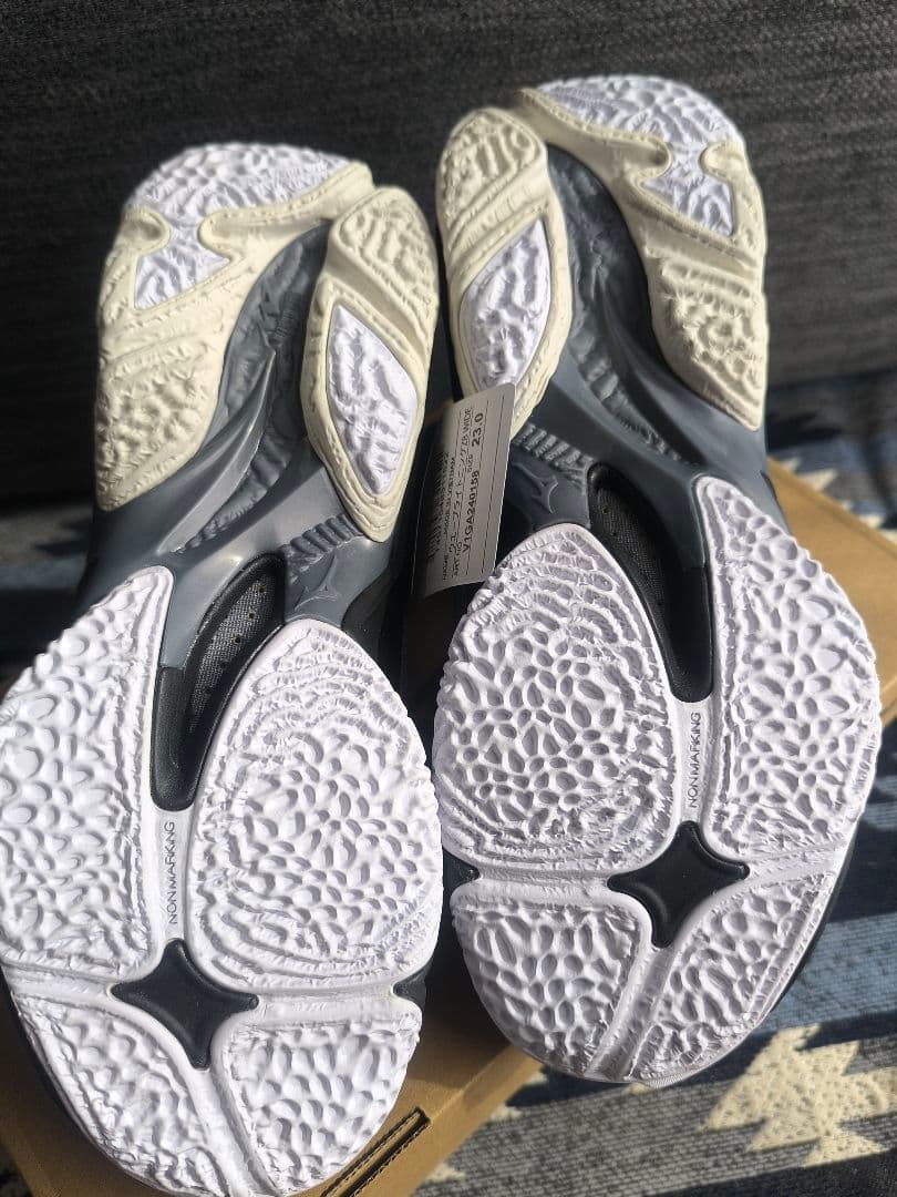 Mizuno ウエーブライトニングZ8 WIDE