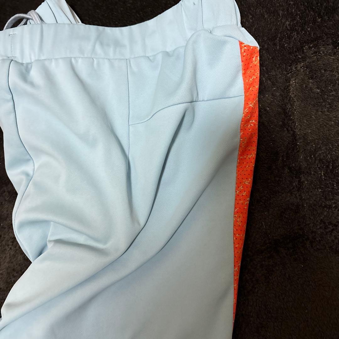 バドミントンハーフパンツＬ専用取り置き中です。