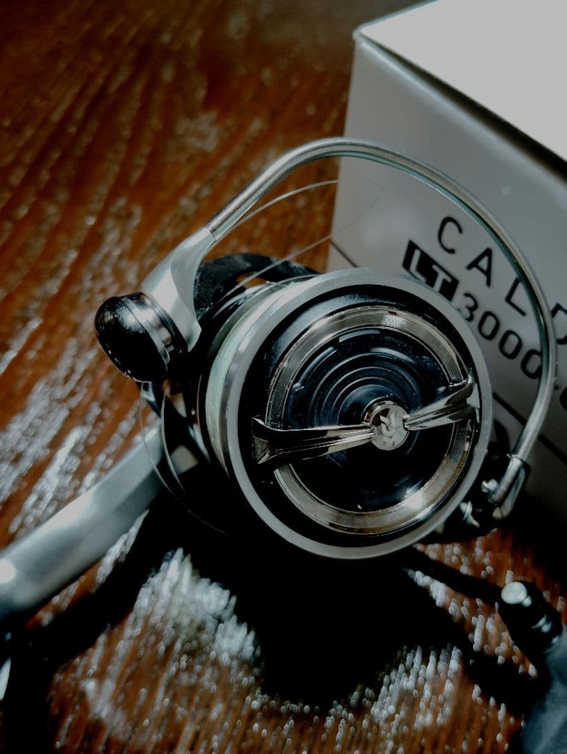 DAIWA　スピニングリール　ＣＡＬＤlＡ LT3000-ＣＸＨ