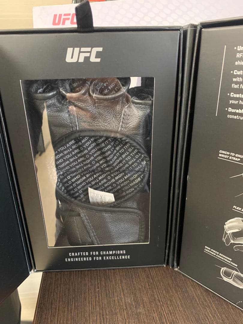 外箱訳あり公式販売【独占】UFC3Eight 公式試合用　グローブ新品 激レアS