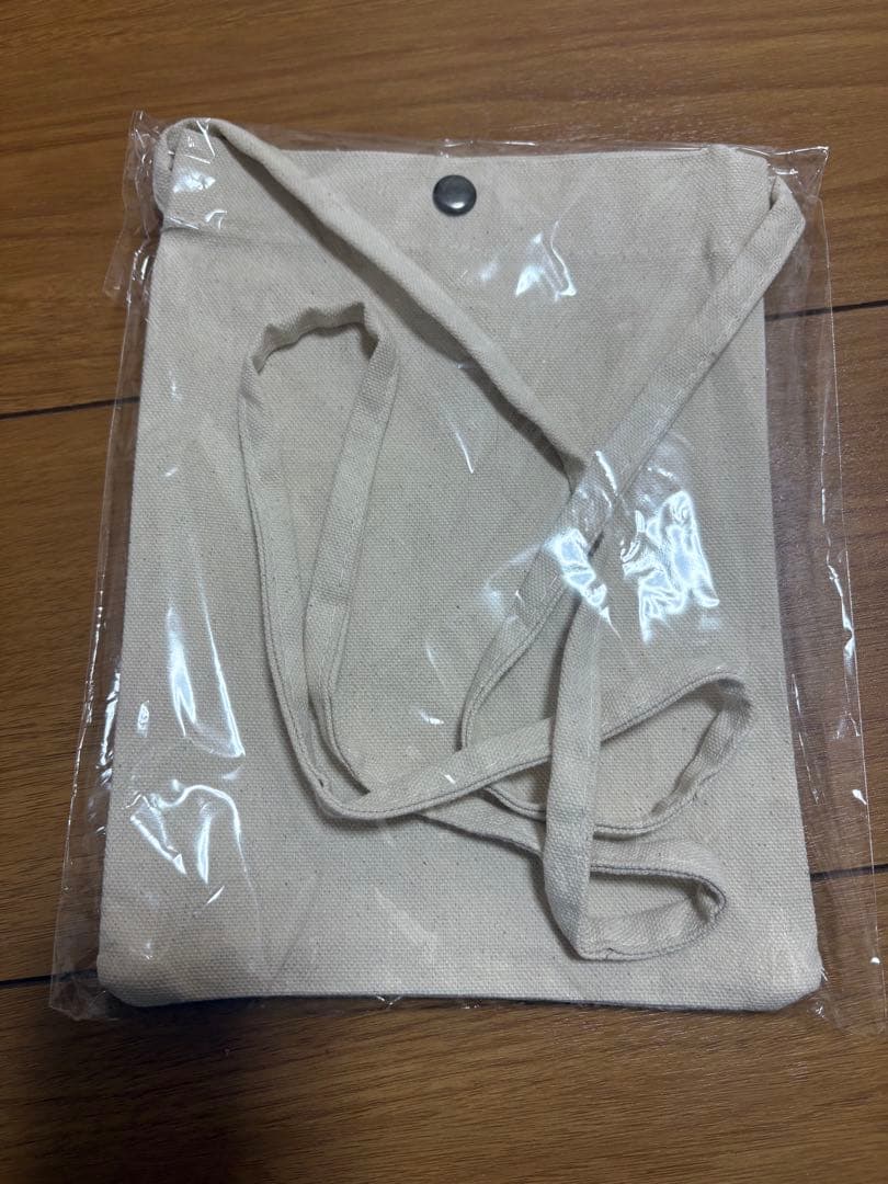 優里サコッシュ
