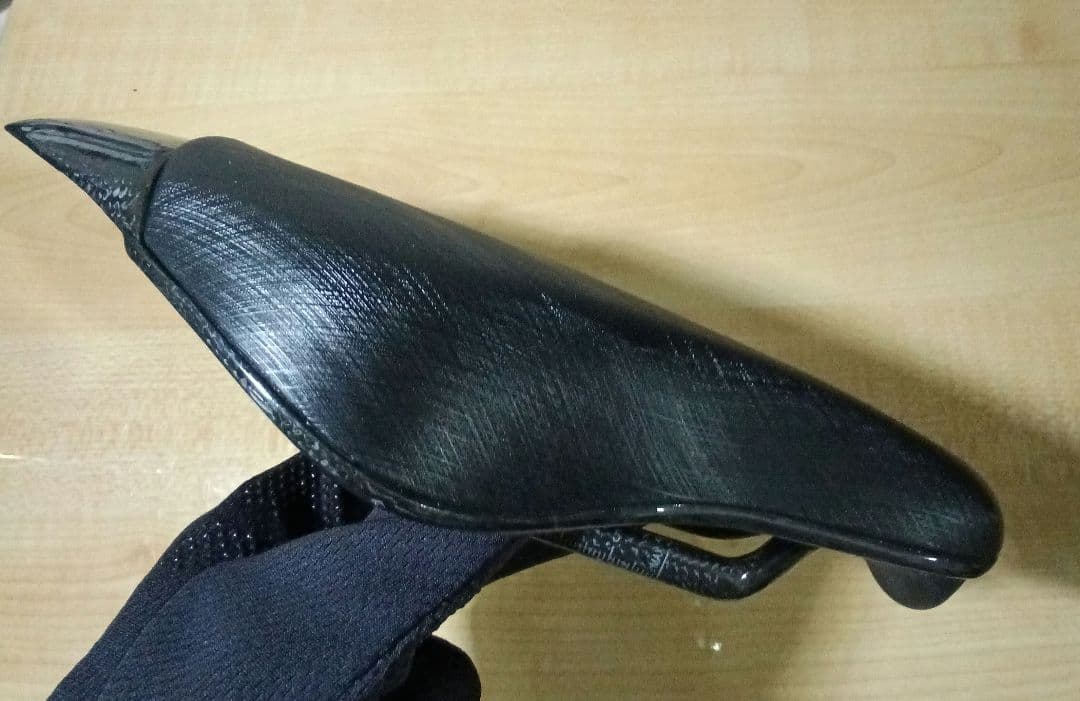 BALUGOE　カーボンTTサドル
