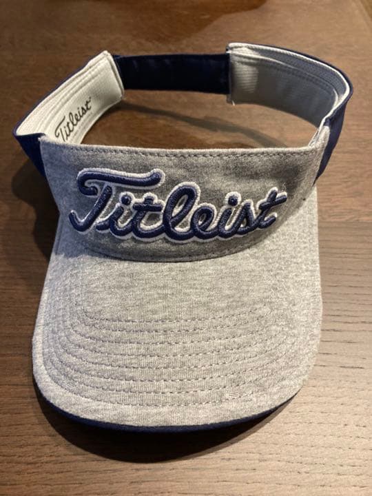 【美品】タイトリストバイザー