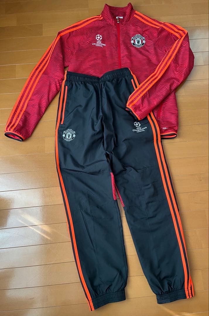 adidasマンチェスター・ユナイテッド トラックジャケット