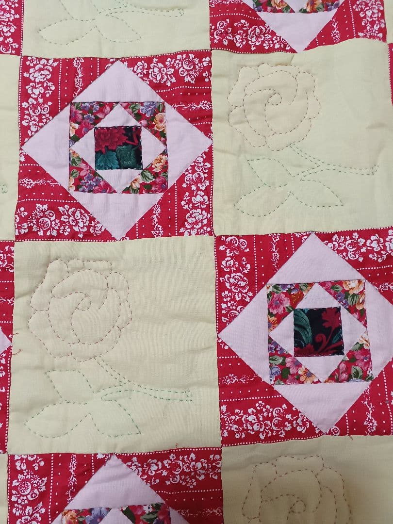 ハンドメイド　薔薇パッチワークキルトタペストリー