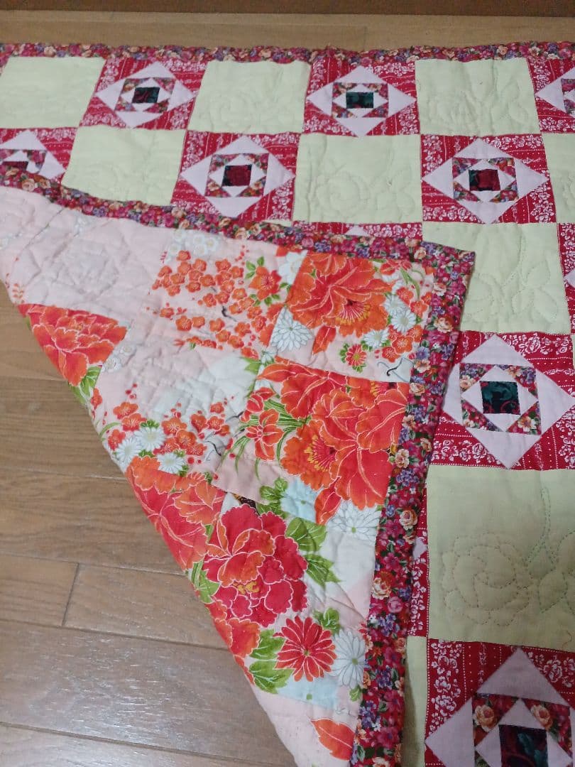 ハンドメイド　薔薇パッチワークキルトタペストリー