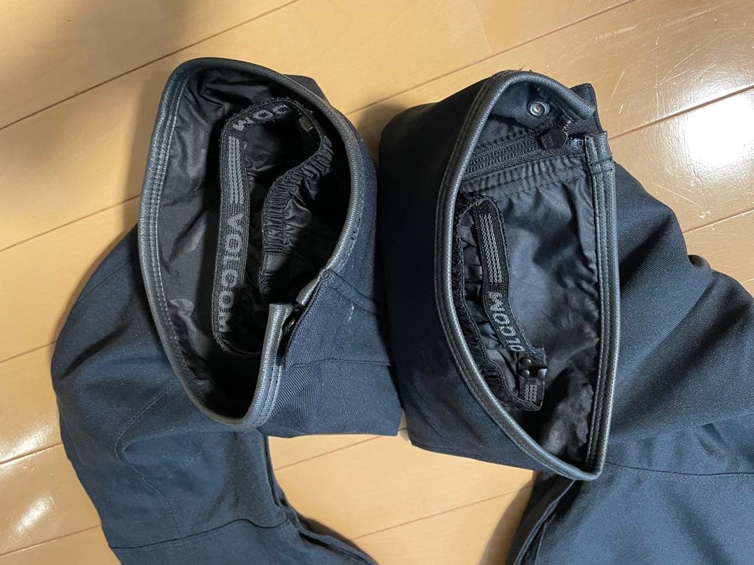 美品　VOLCOM スノーウェア　パンツ　ブラック