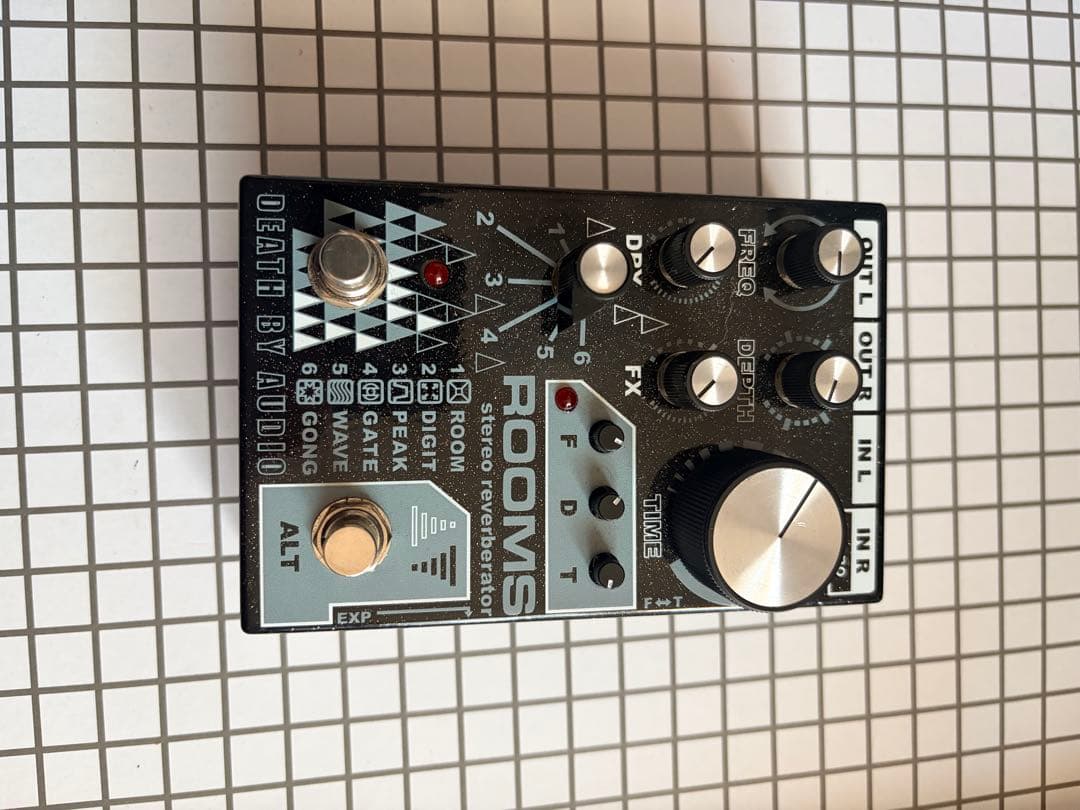 ギター Death by audio ROOMS