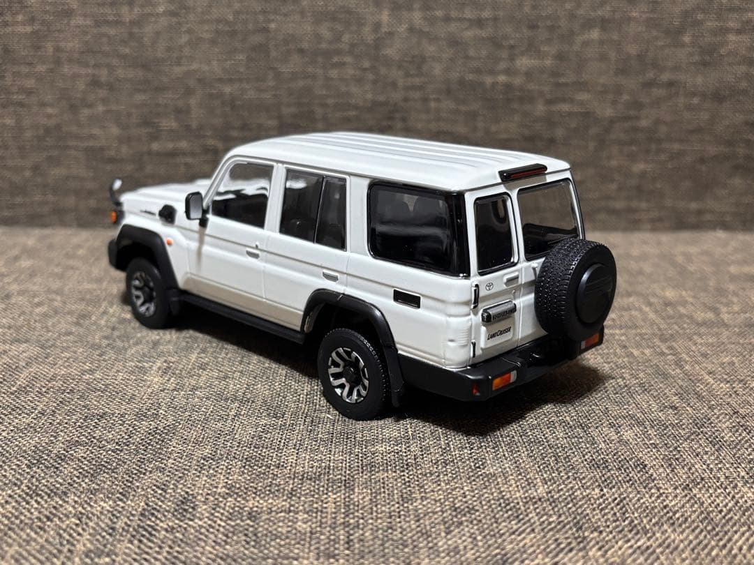 トヨタ ランドクルーザー70 1/30スケール