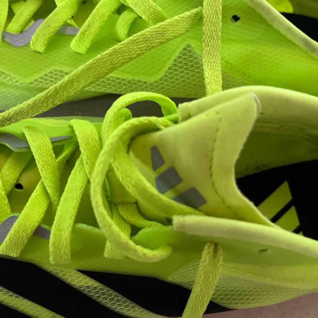 adidas 蛍光イエロー スパイクシューズ