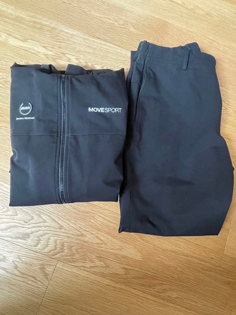 美品　MOVESPORT デサント　セットアップ
