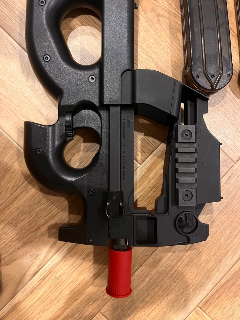 東京マルイ P-90 エアガン