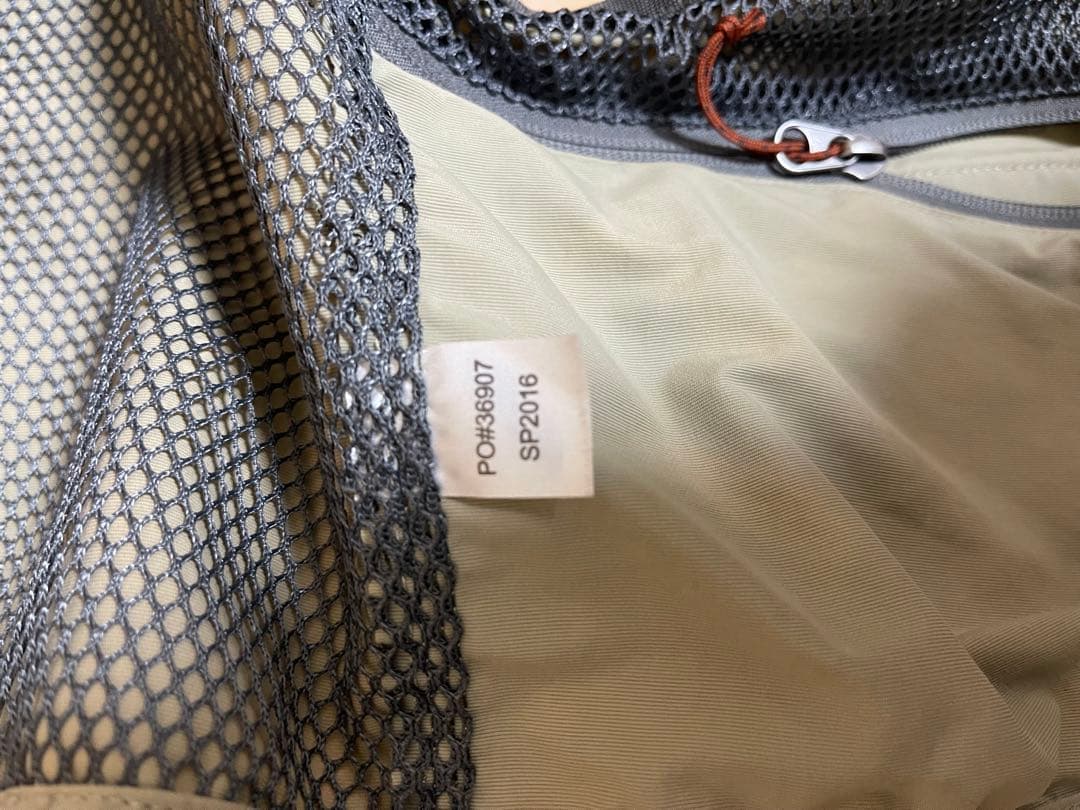 Simms フィッシングベスト メッシュ　シムス　trout トラウト　渓流
