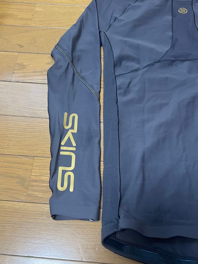 カ*オ様 SKINS series5 長袖アンダーシャツ M グレー