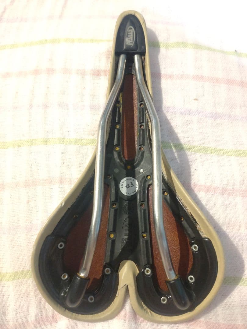 セライタリア Selle Italia サドル STORIKA