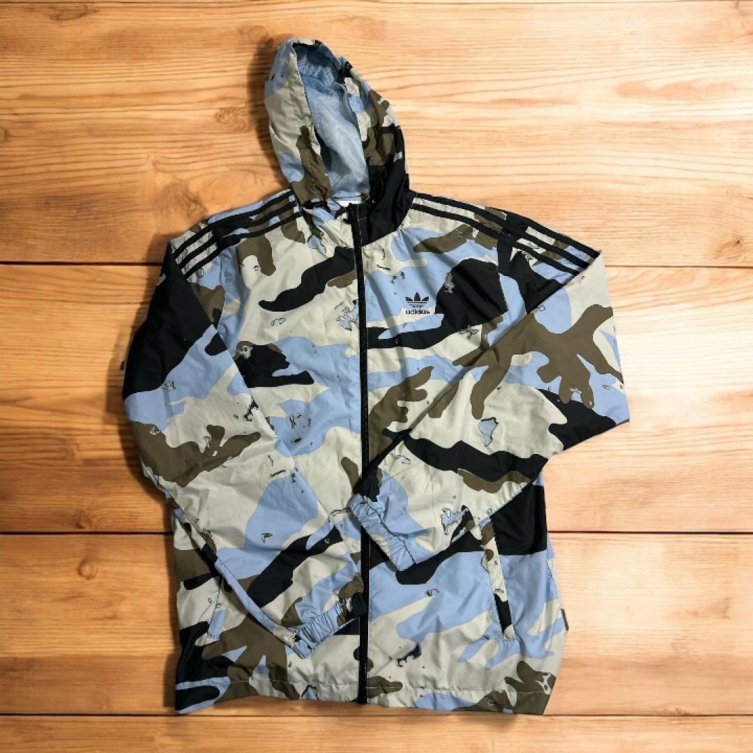 adidas originals カモフラージュ柄 フード付きウィンドブレーカー