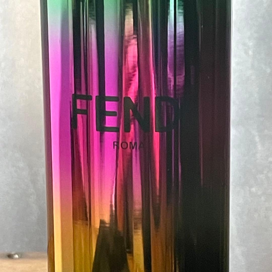 新品　FENDI フェンディ　マルチカラー　グラデーション　水筒　非売品