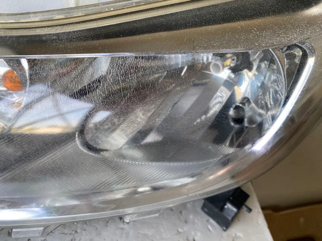 日産 ノート E12 前期 純正ヘッドライト左右セットになります。