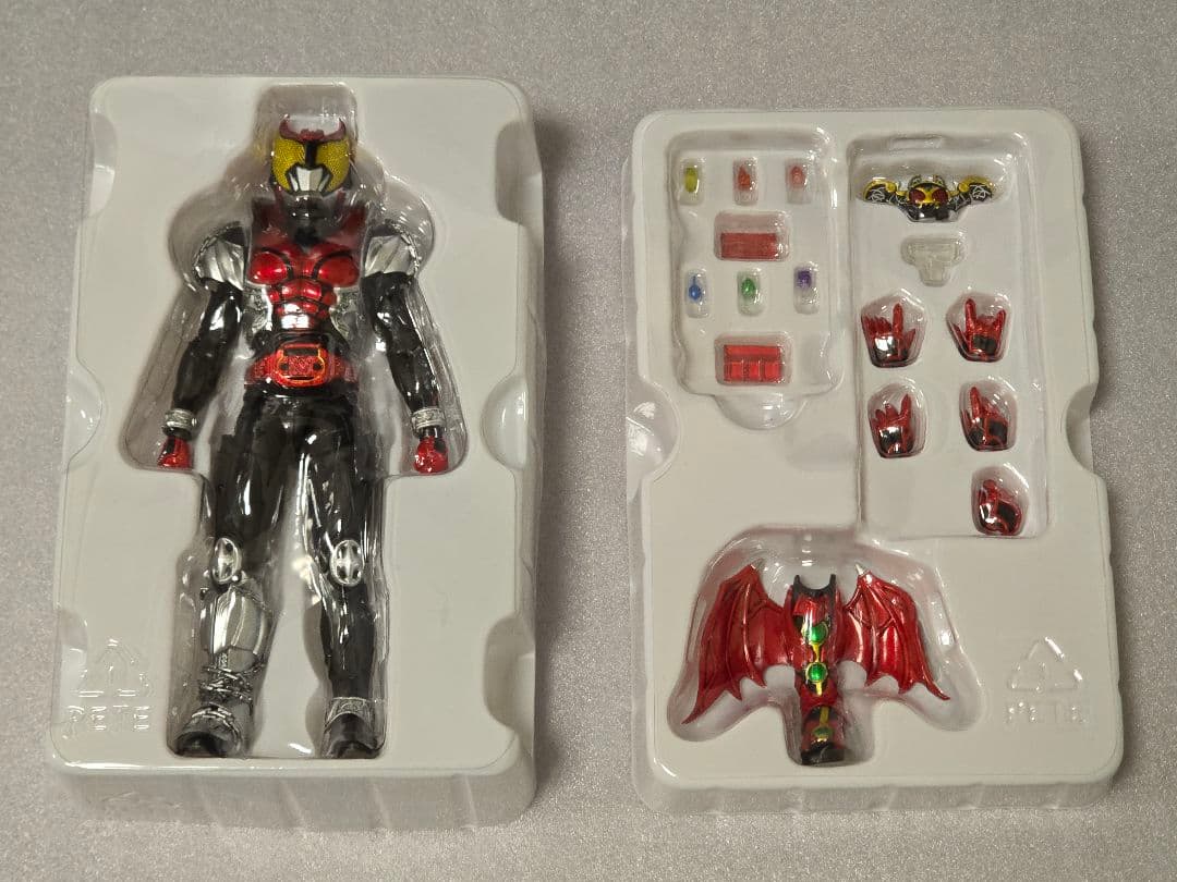 S.H.Figuarts（真骨彫製法）仮面ライダーキバ キバフォーム