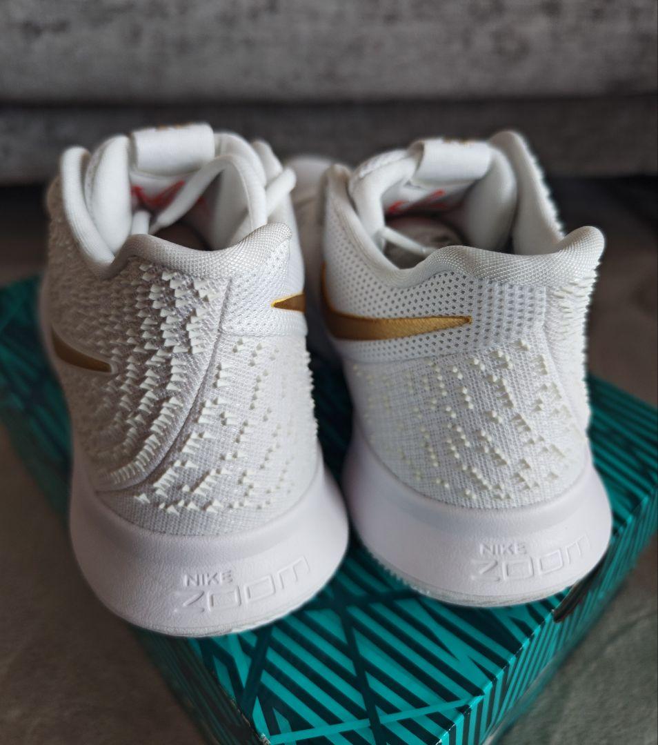 未使用　Nike Kyrie 3 tokyo 　ホワイト/ゴールド 28.5cm