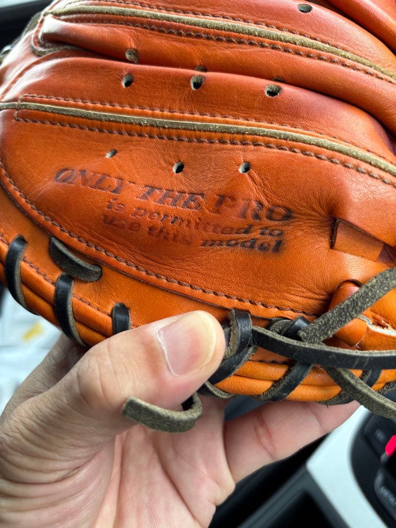 高校野球のスタートに美品プロ仕様ハタケヤマ硬式ミット 元値７万円。 即使用可能。