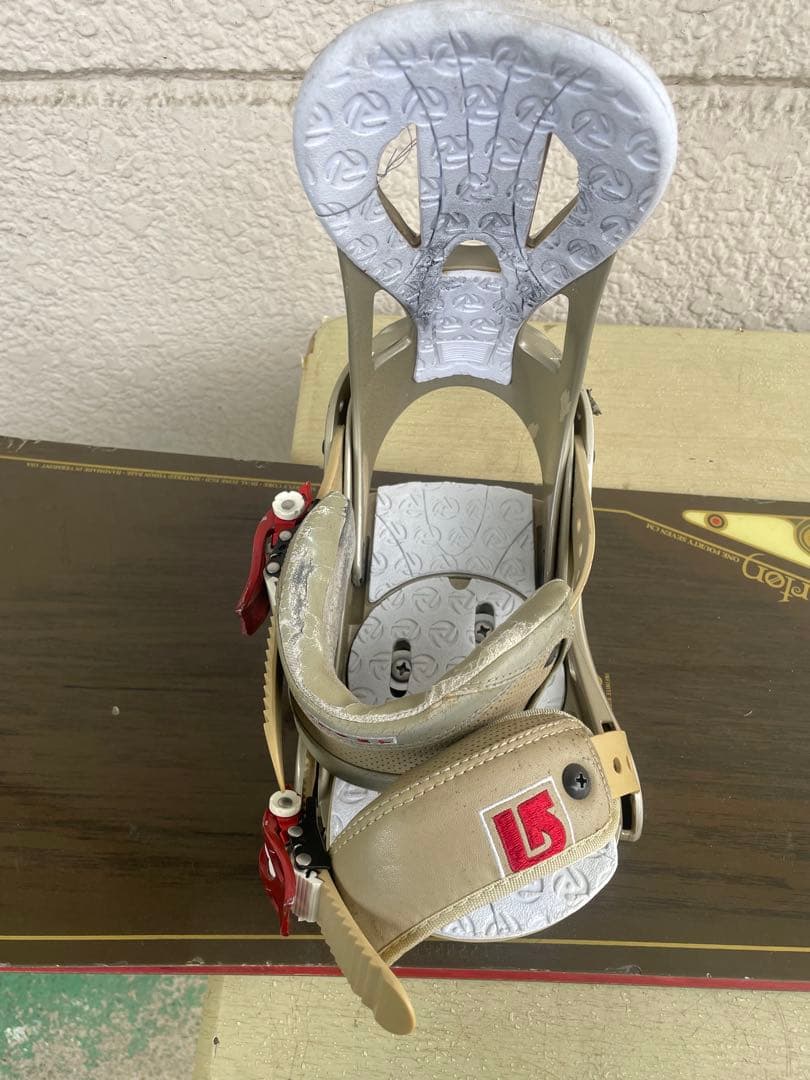 【リユース品】BURTON バートン　スノボー板　ビンディング付　146ｃｍ
