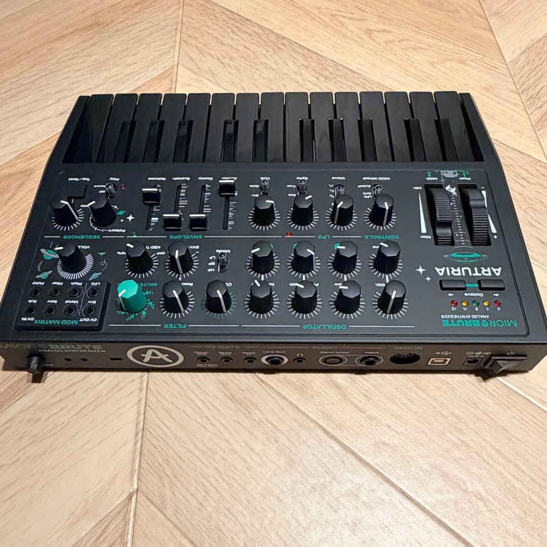 【値下げ】Arturia MicroBrute UFOアナログシンセサイザー限定