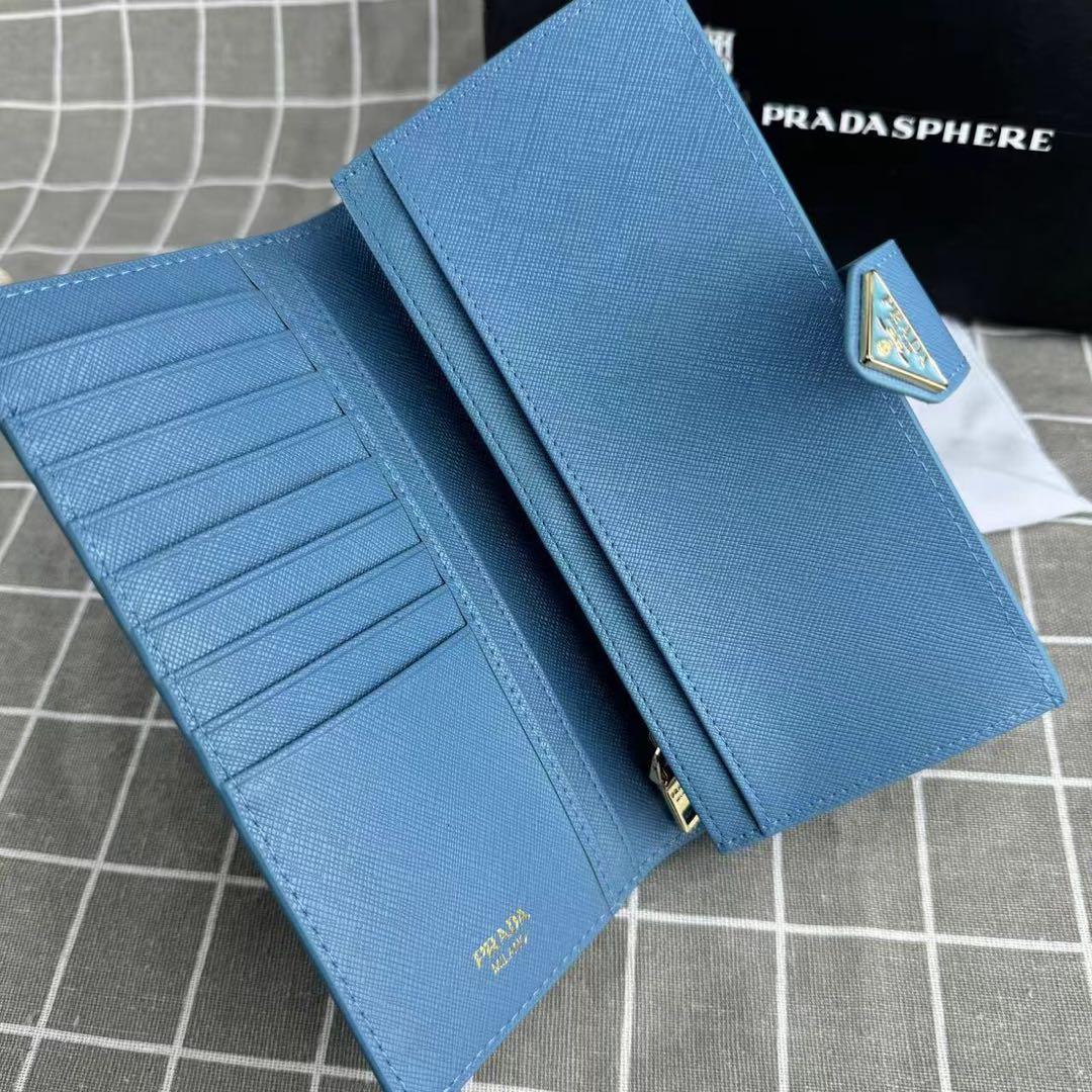 PRADA ノベルティ プラダ 二つ折り長財布 青
