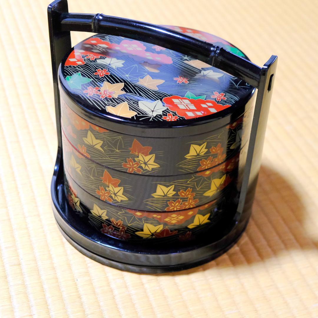 三段重　丸盆