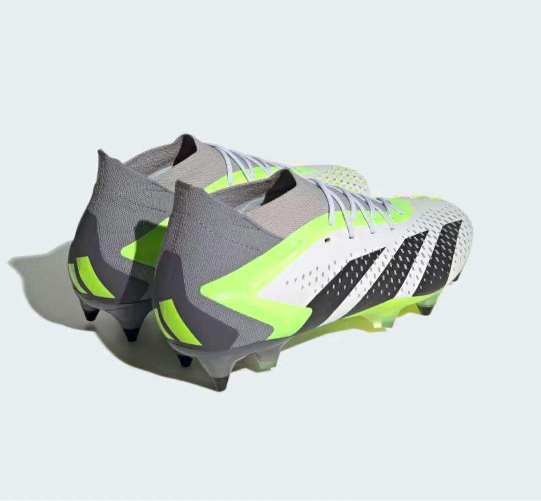 新品 30cm アディダス プレデター アキュラシー.1 サッカースパイク