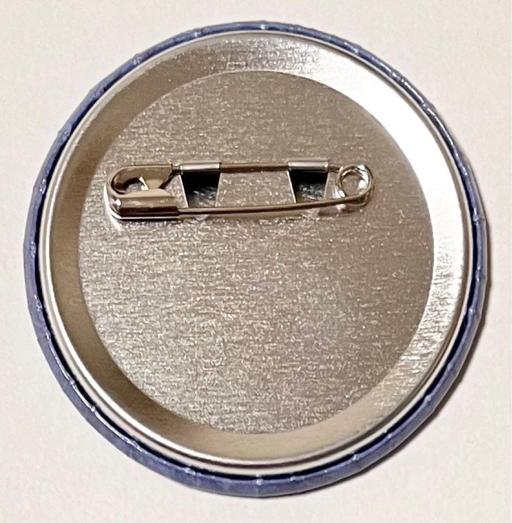 進撃の巨人 缶バッジ マフラー ミカサ